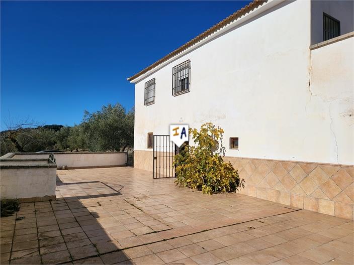 Villa for Sale in Montefrío