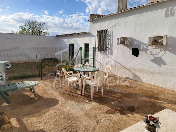 Villa for Sale in Fuente de Piedra