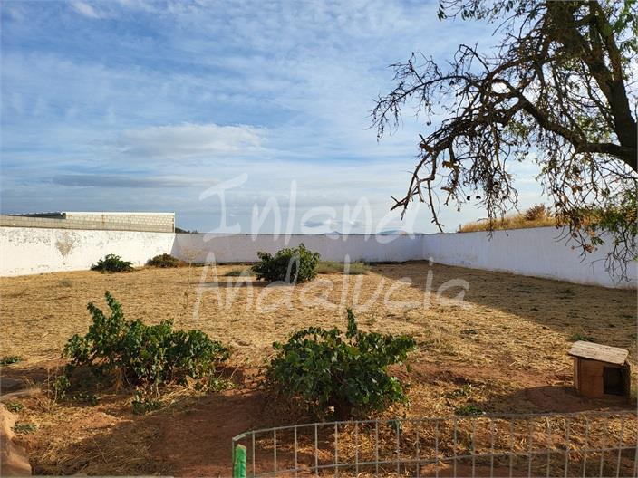 Villa for Sale in Fuente de Piedra