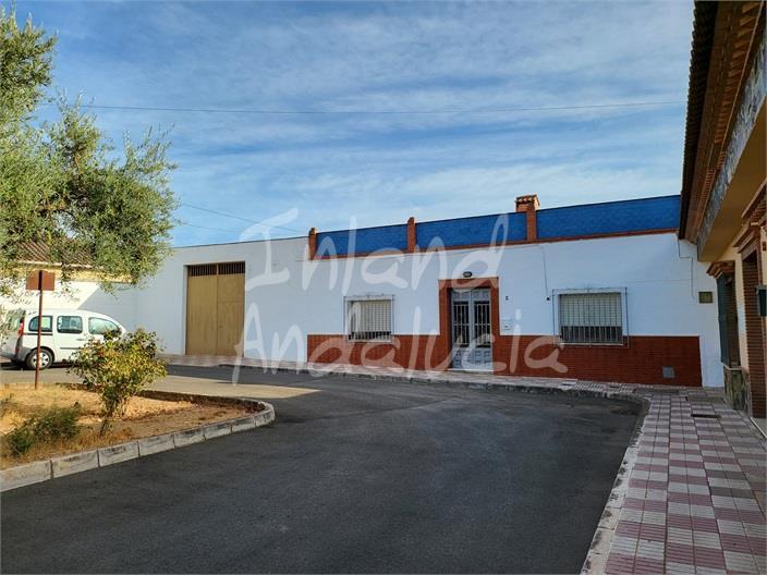 Villa for Sale in Fuente de Piedra