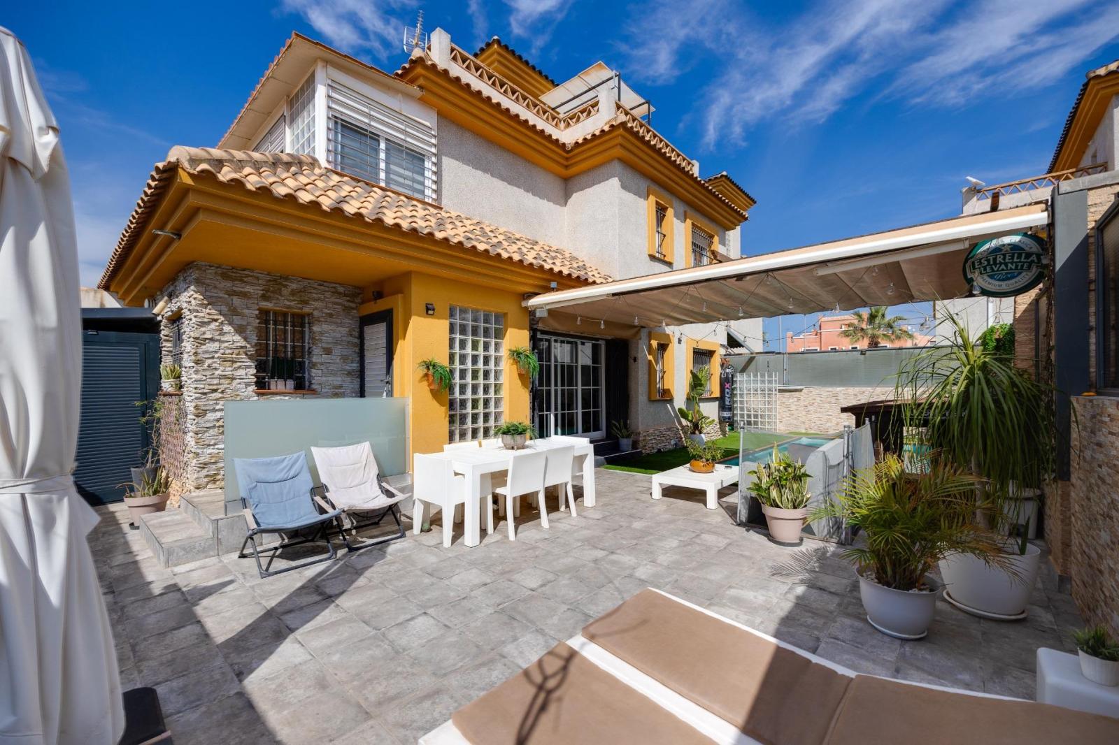 Chalet for Sale in Los Montesinos