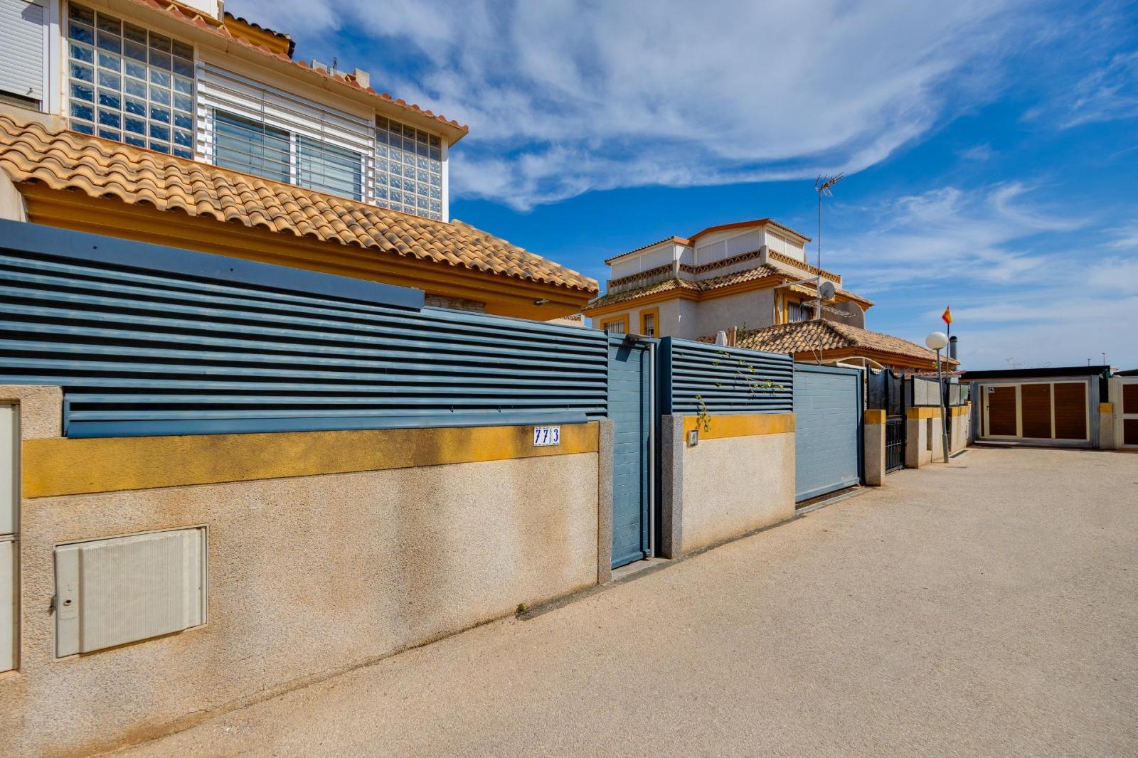 Chalet for Sale in Los Montesinos