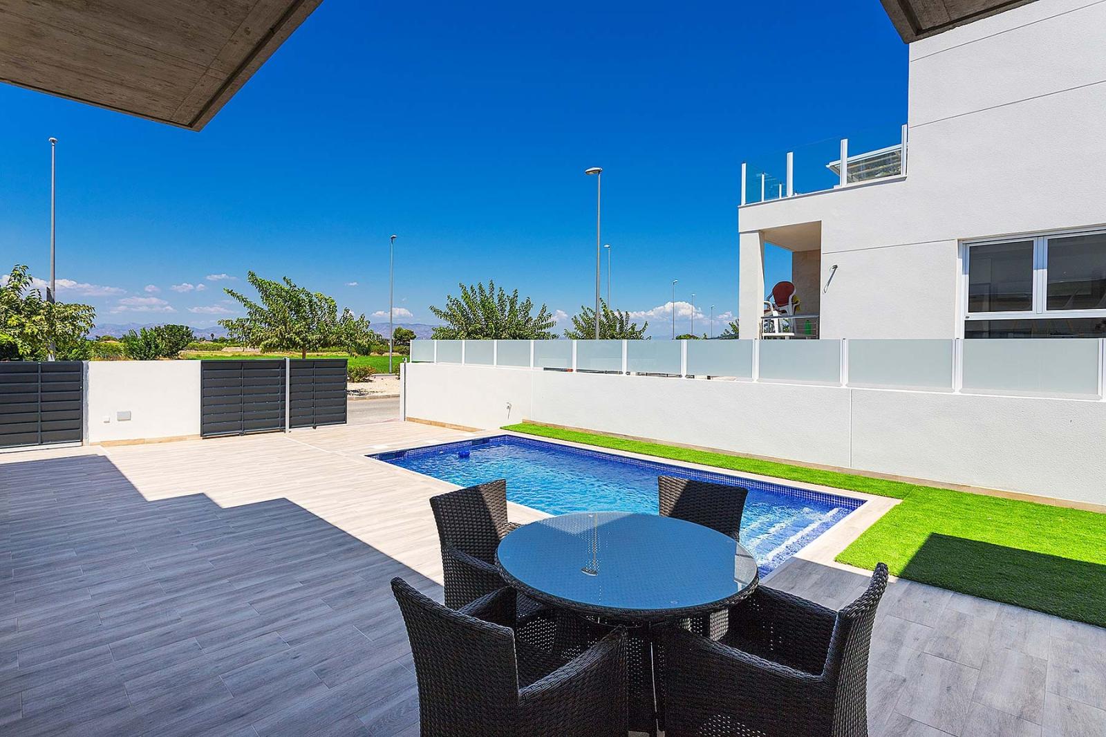 Chalet for Sale in Daya Nueva