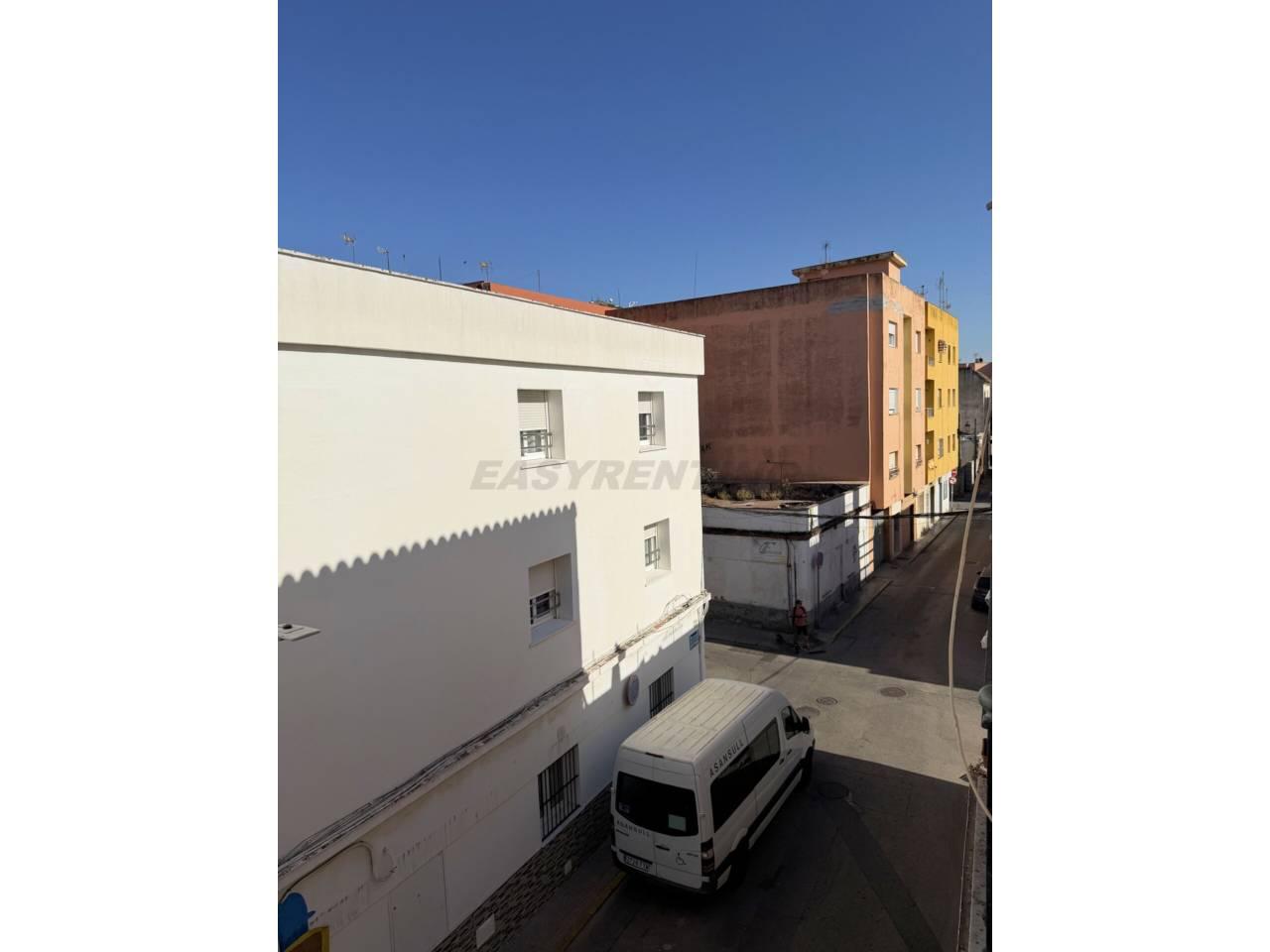 Flat for Rent in La Línea de la Concepción