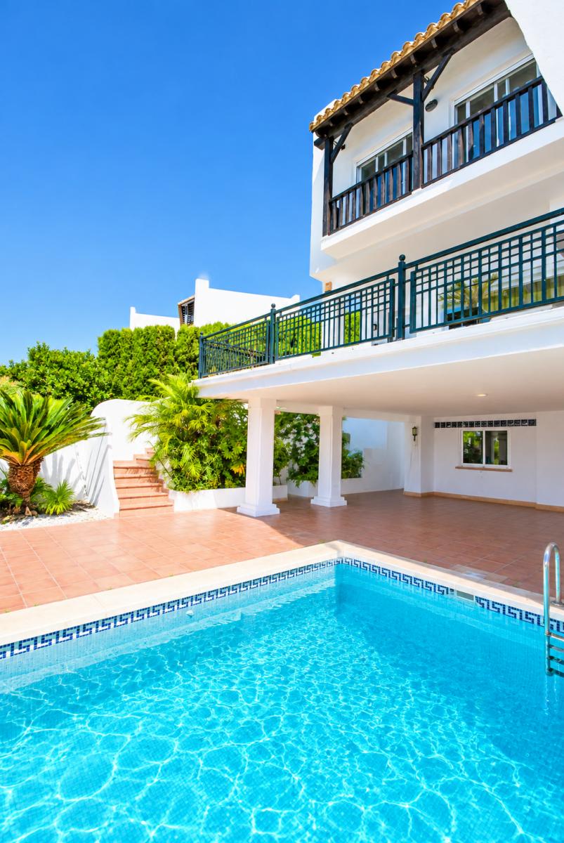 Semi-detached House for Rent in Benalmádena
