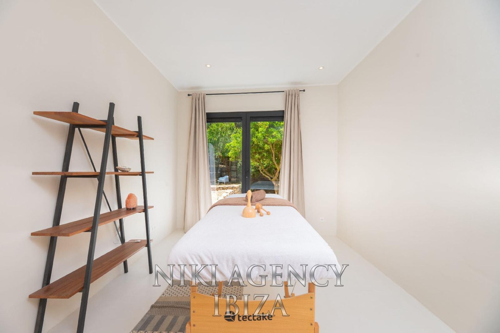 Chalet for Sale in Santa Eulalia del Río