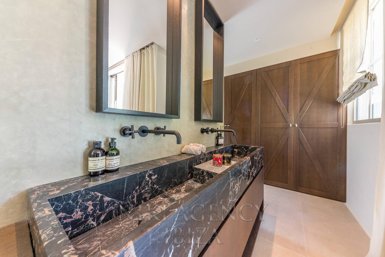 Chalet for Sale in Santa Eulalia del Río