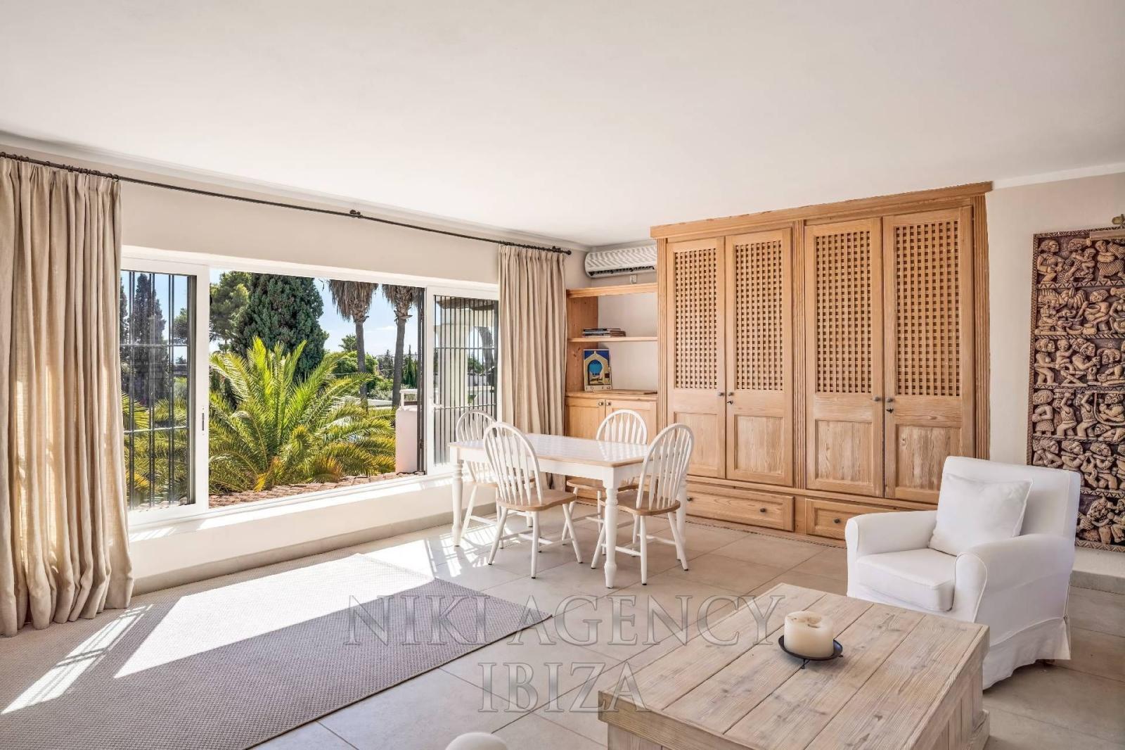 Chalet for Sale in Santa Eulalia del Río
