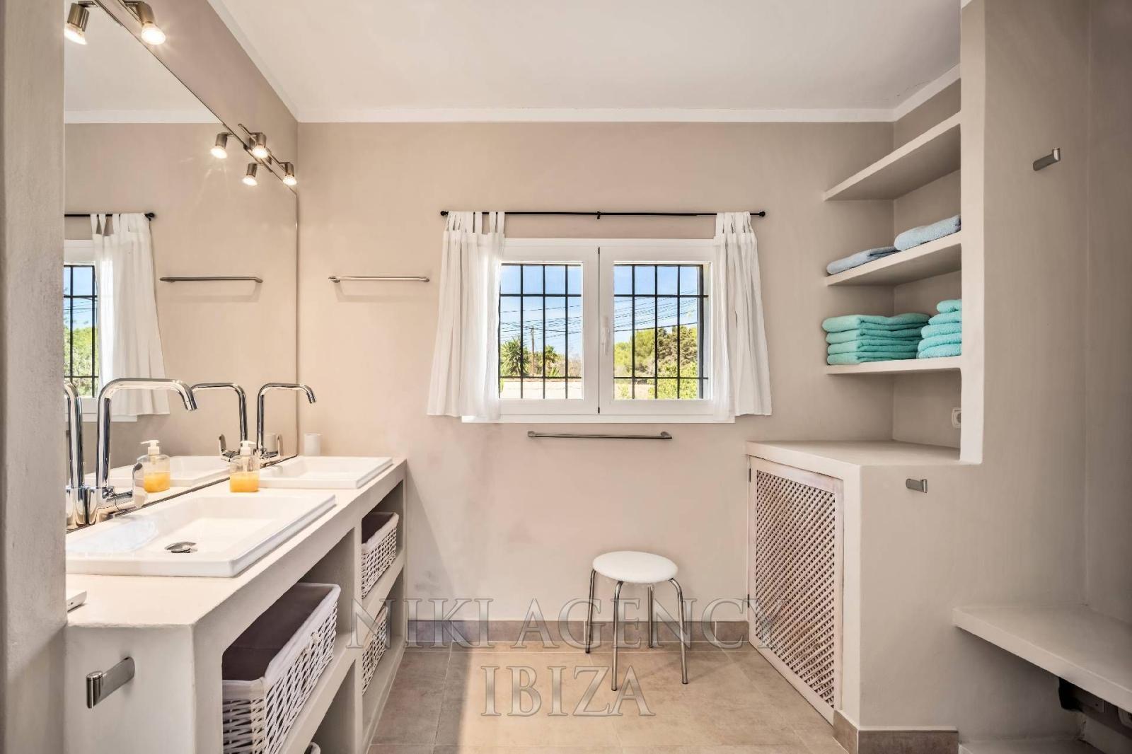 Chalet for Sale in Santa Eulalia del Río