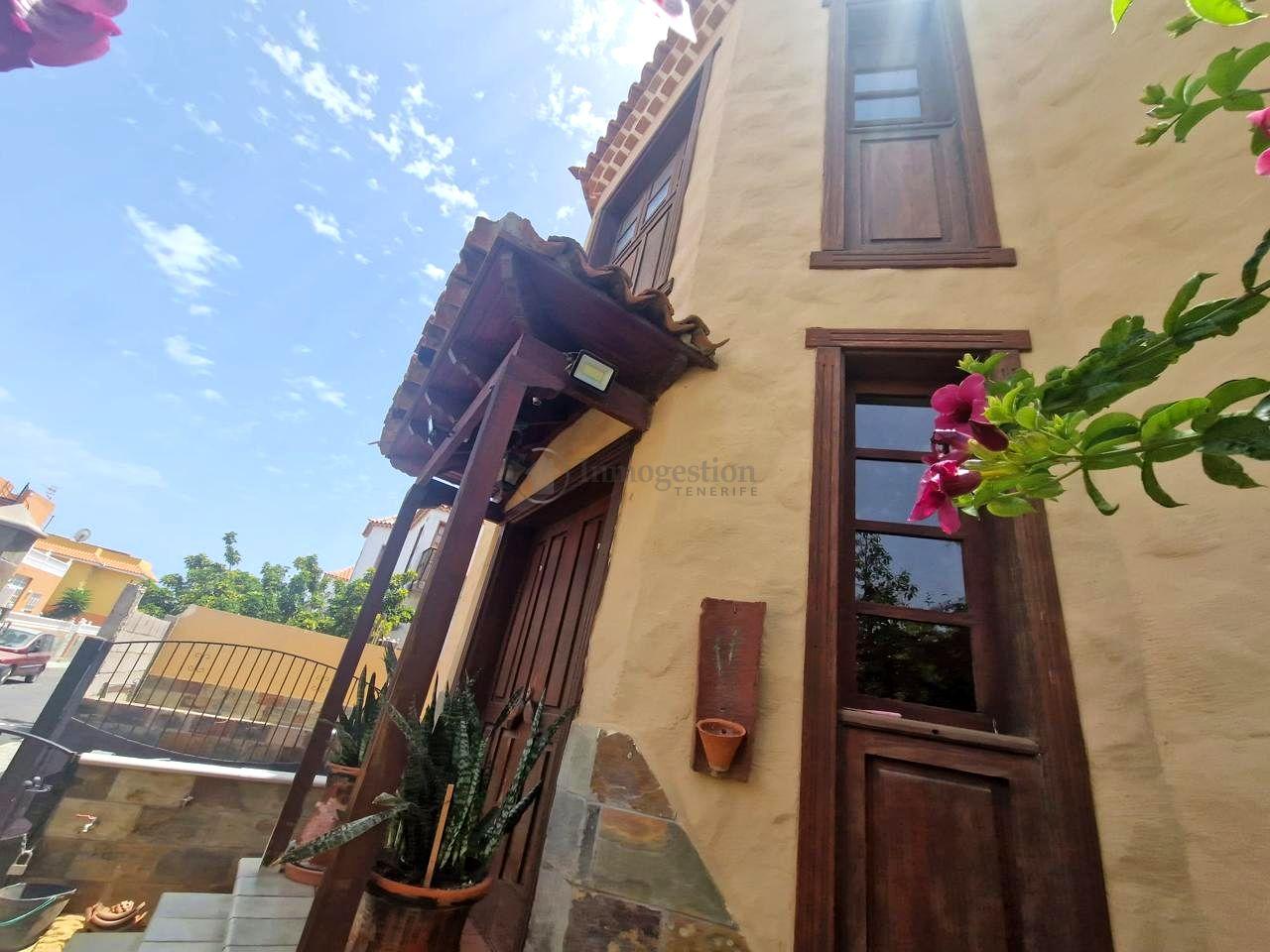 Villa for Sale in Arona