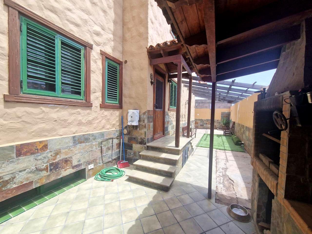 Villa for Sale in Arona