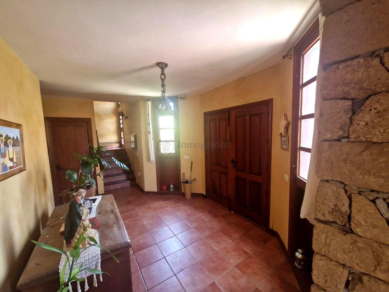 Villa for Sale in Arona