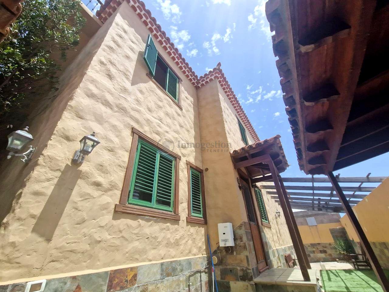Villa for Sale in Arona