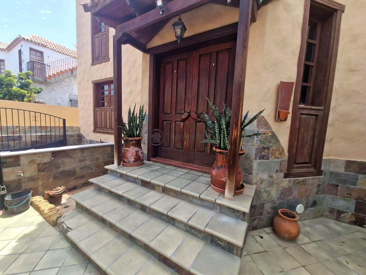 Villa for Sale in Arona