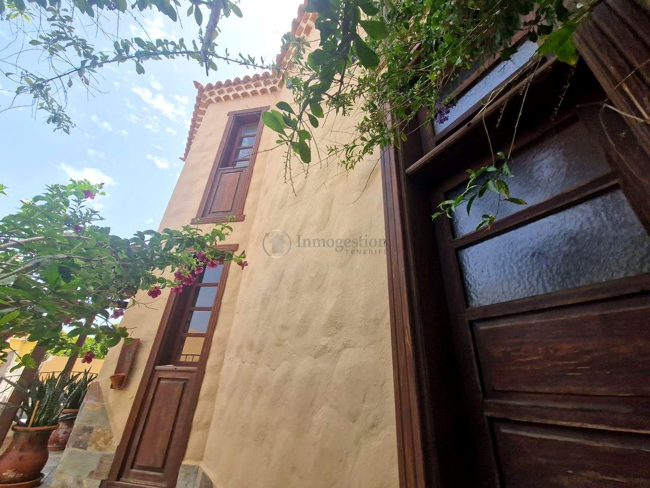 Villa for Sale in Arona