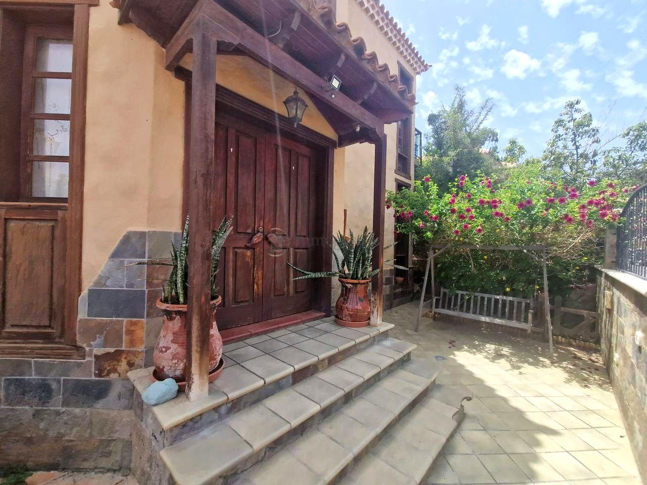 Villa for Sale in Arona