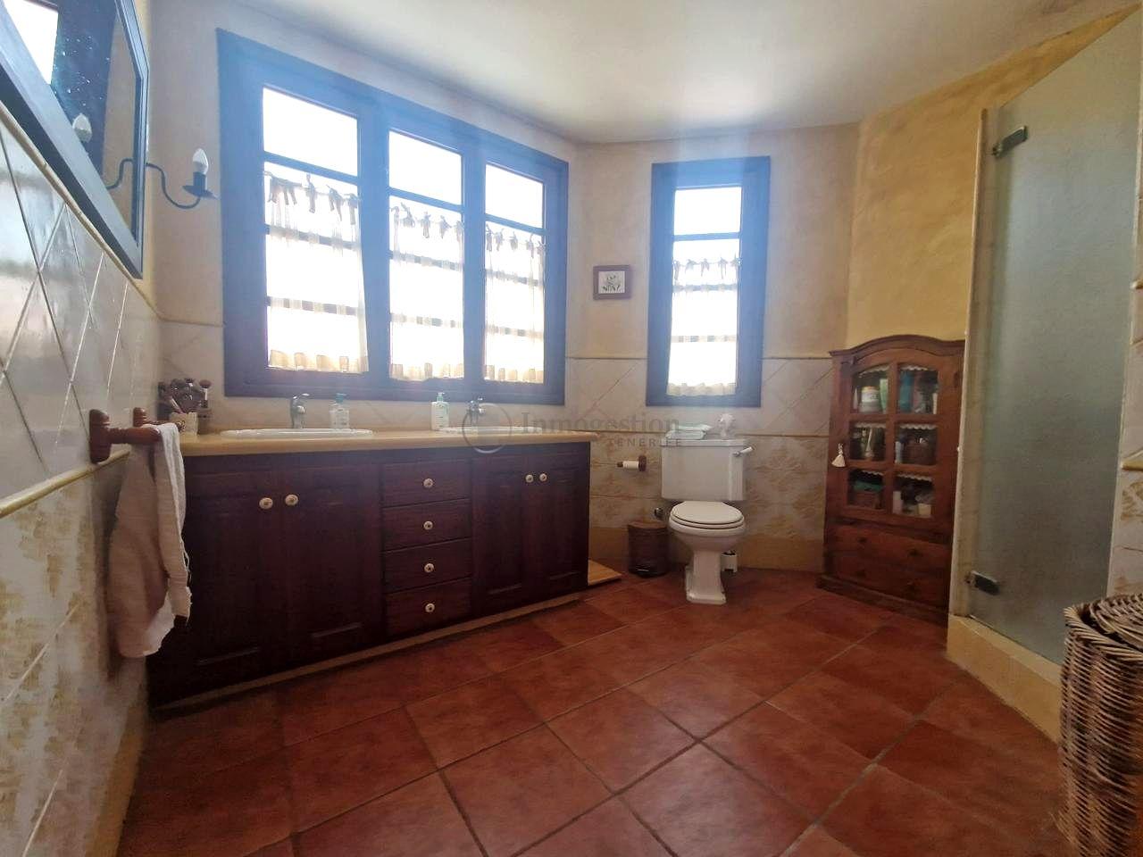Villa for Sale in Arona