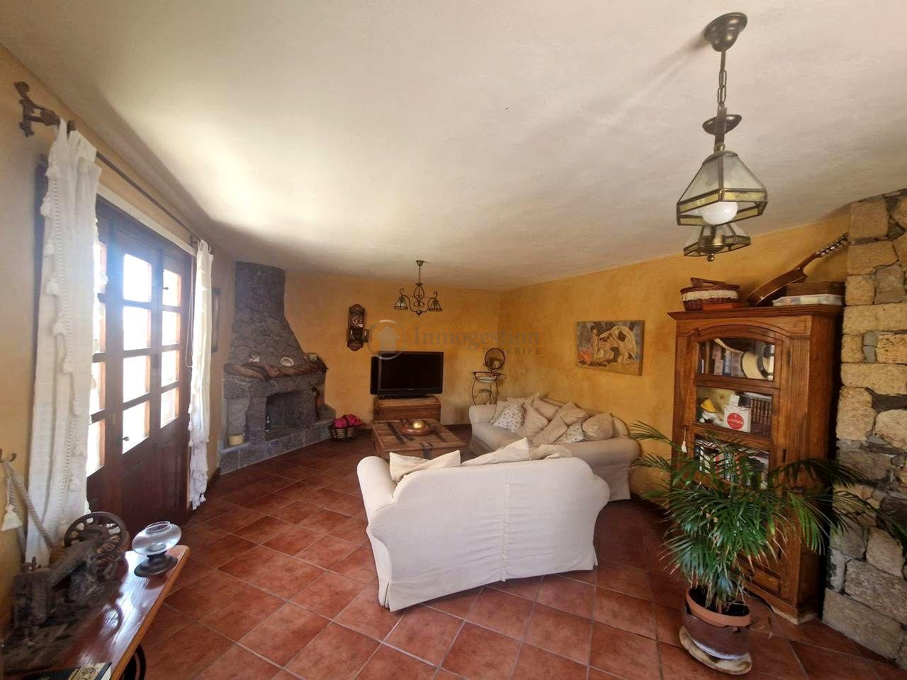 Villa for Sale in Arona