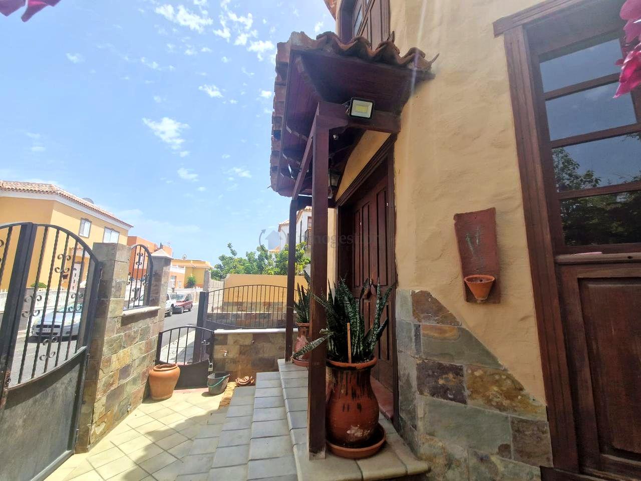 Villa for Sale in Arona