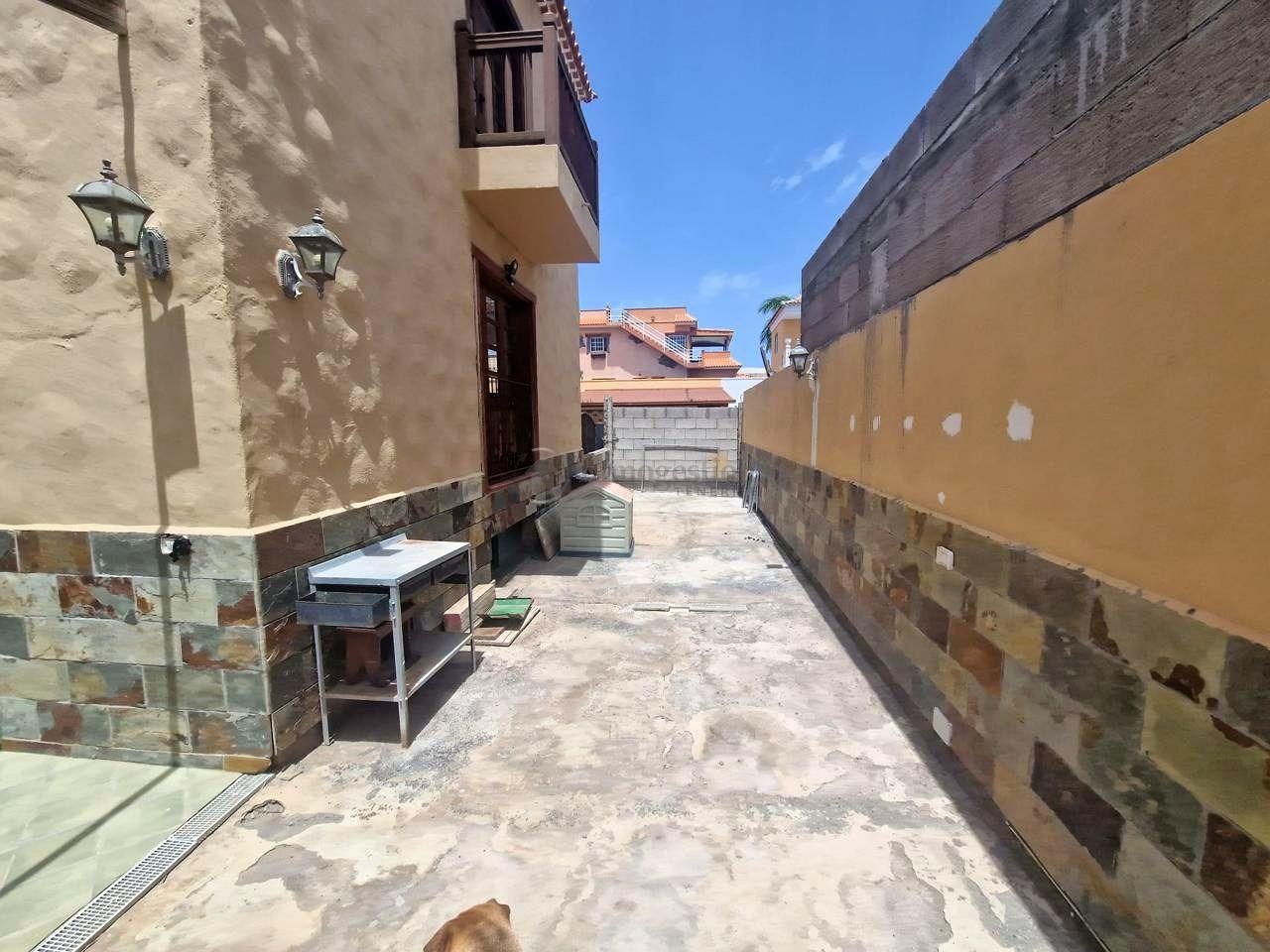 Villa for Sale in Arona