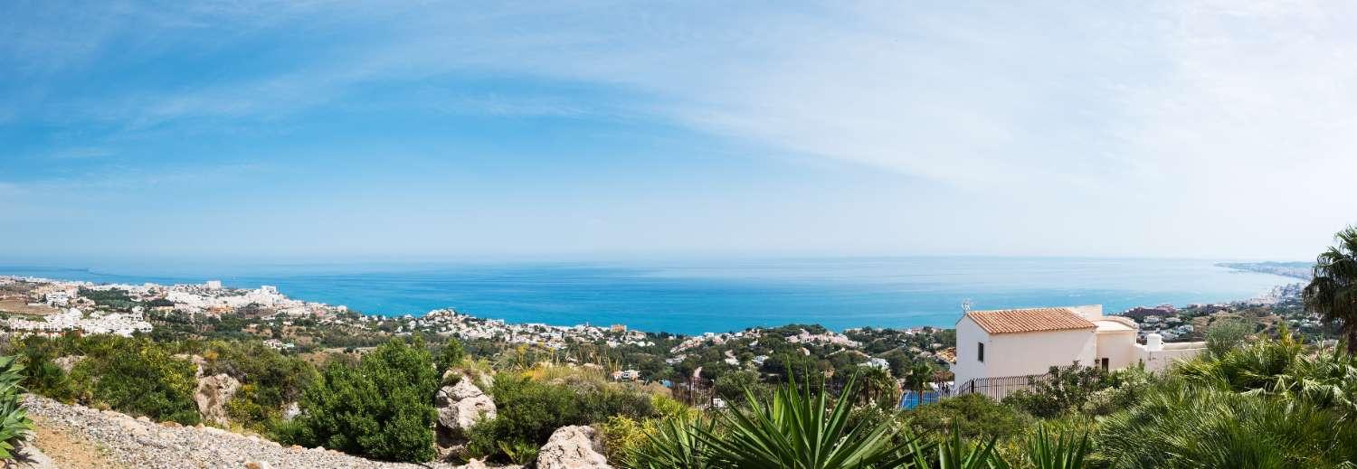 Flat for Sale in Benalmádena