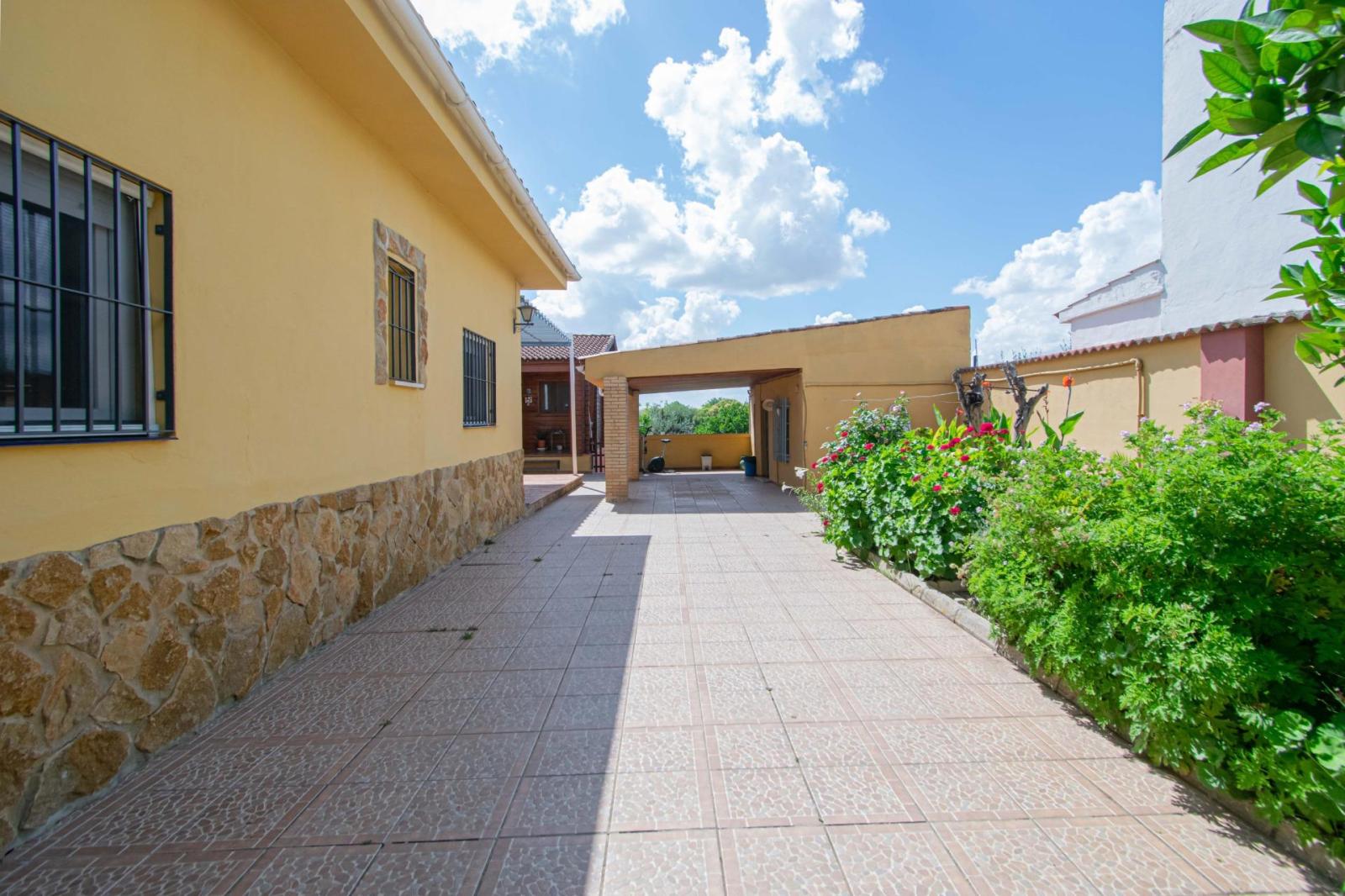 Chalet for Sale in Mairena del Aljarafe