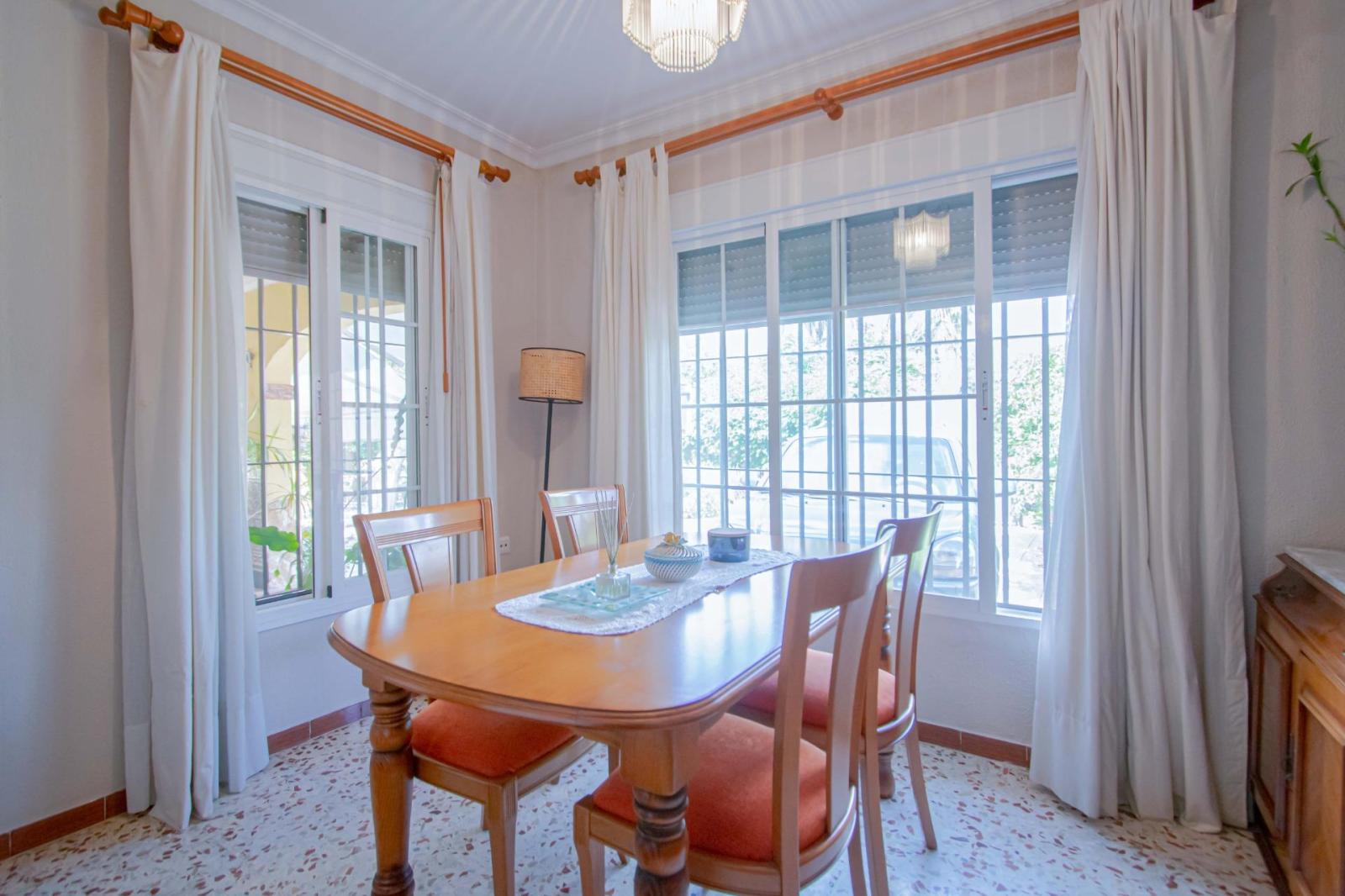 Chalet for Sale in Mairena del Aljarafe