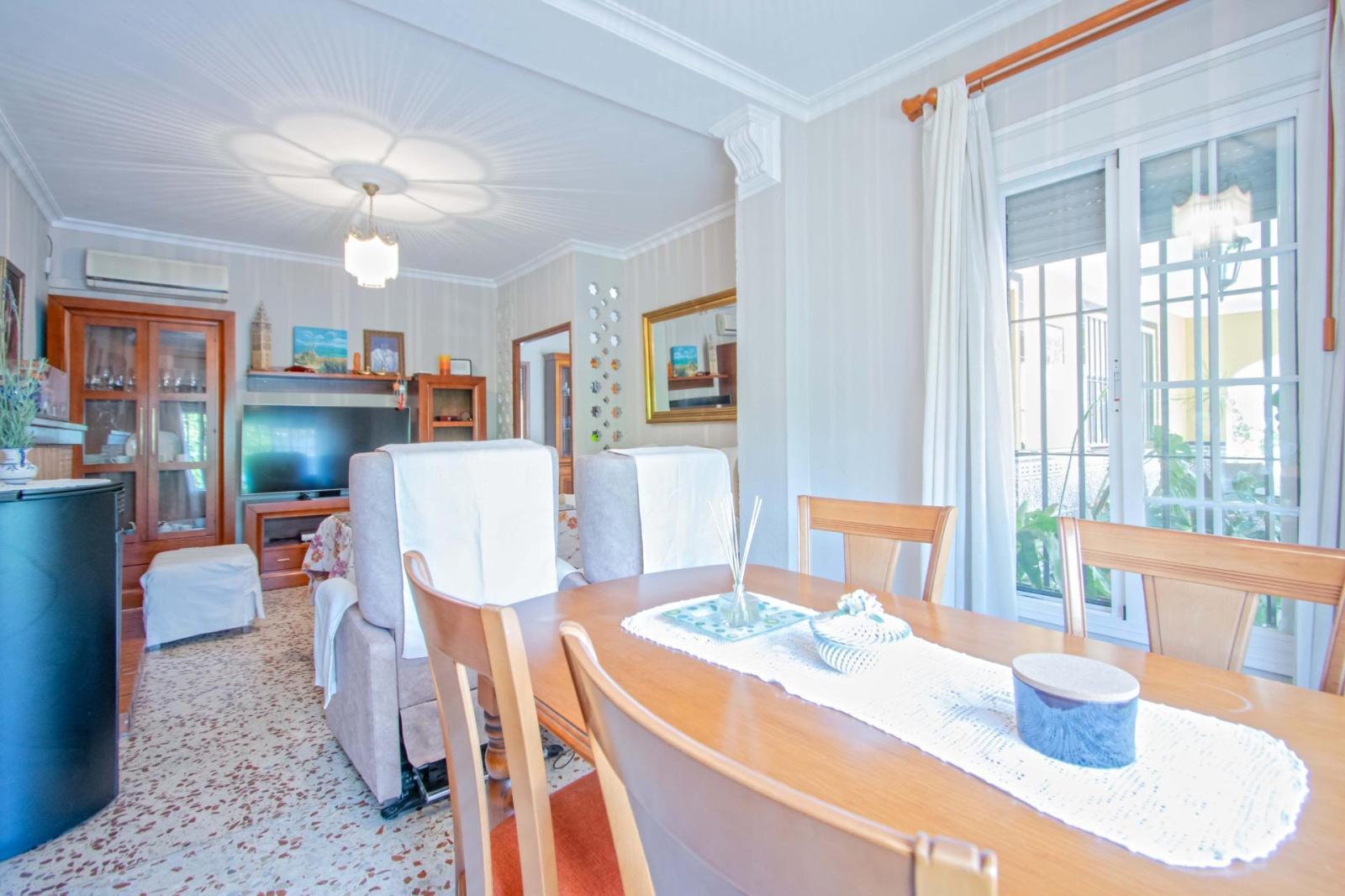 Chalet for Sale in Mairena del Aljarafe