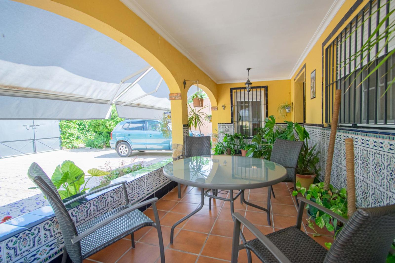 Chalet for Sale in Mairena del Aljarafe