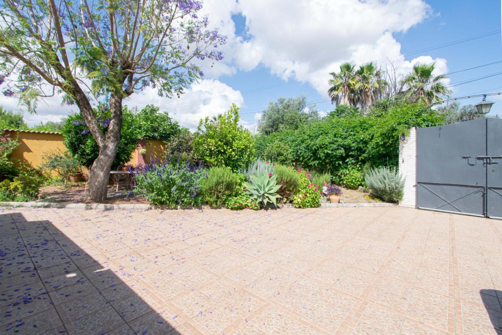 Chalet for Sale in Mairena del Aljarafe