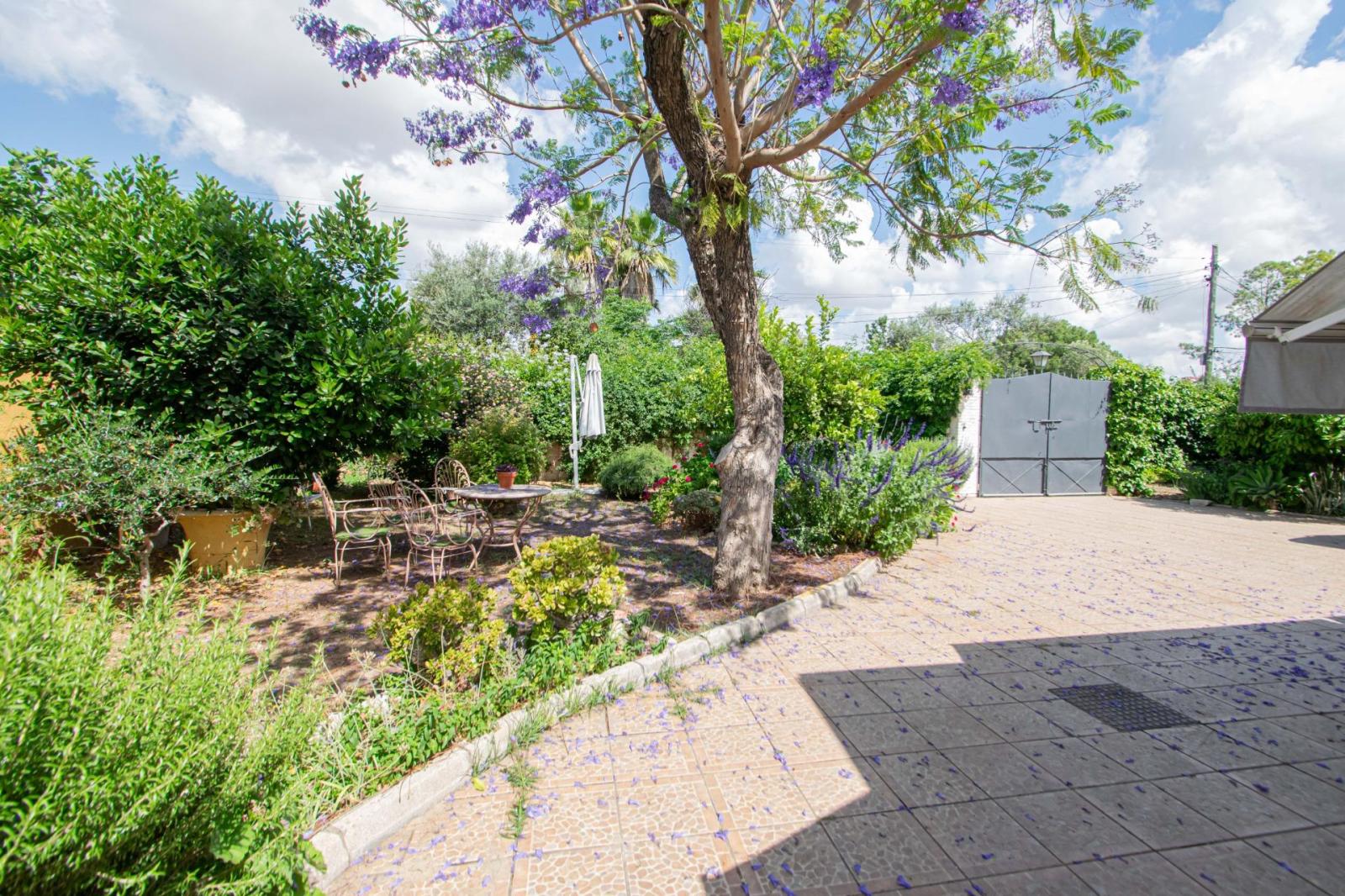 Chalet for Sale in Mairena del Aljarafe