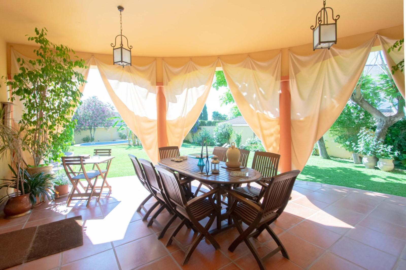 Chalet for Sale in Valencina de la Concepción