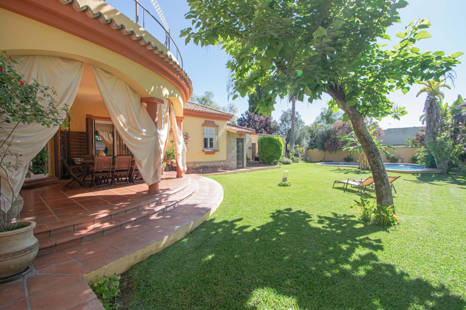 Chalet for Sale in Valencina de la Concepción