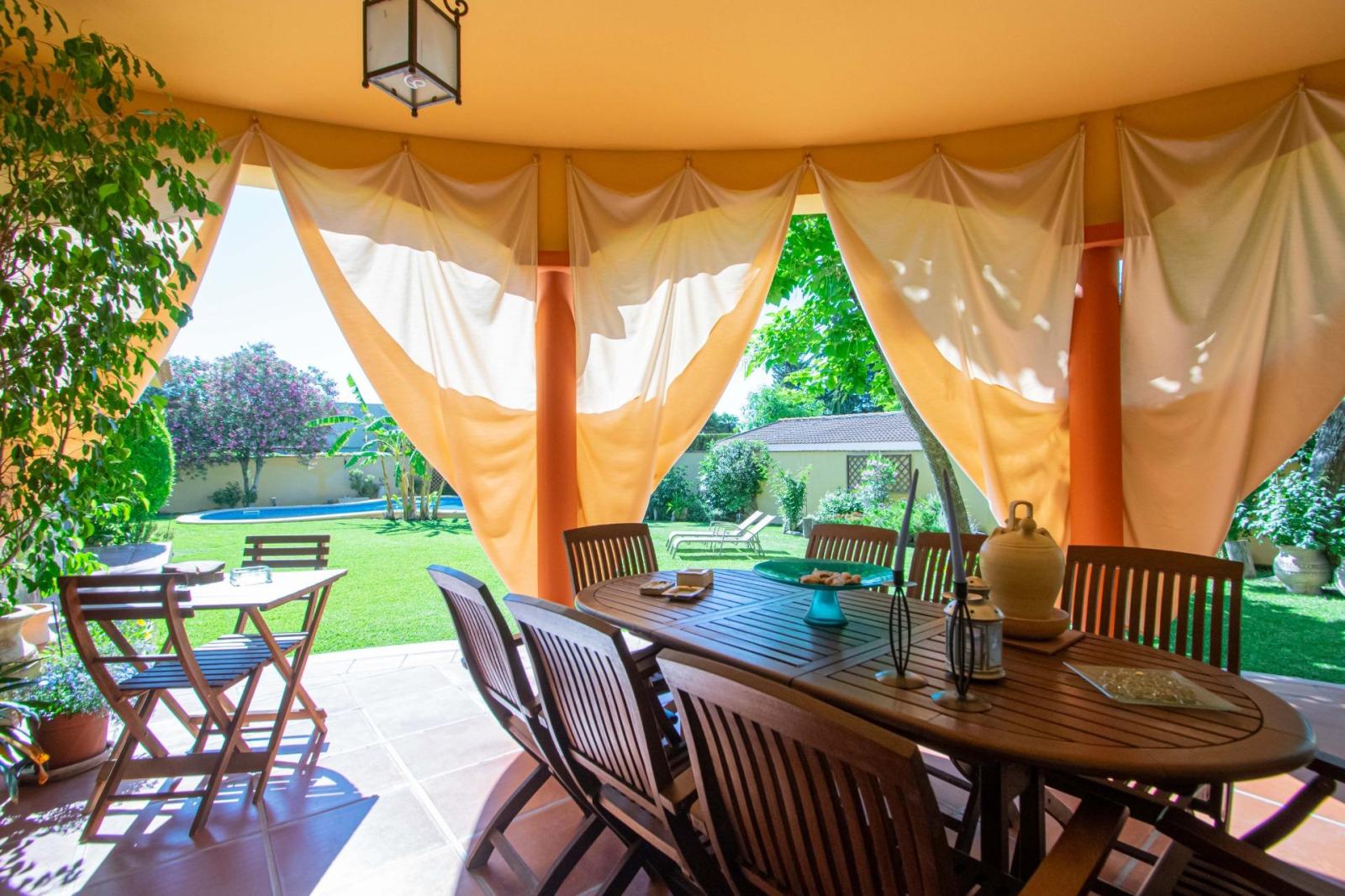 Chalet for Sale in Valencina de la Concepción