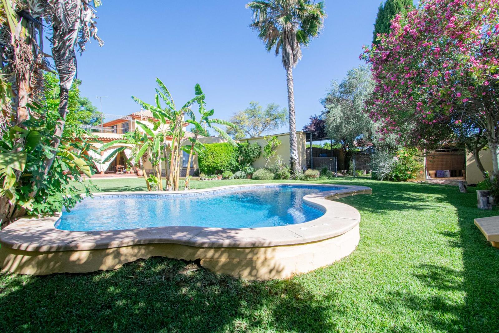 Chalet for Sale in Valencina de la Concepción