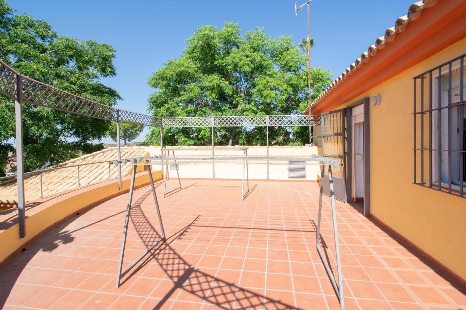 Chalet for Sale in Valencina de la Concepción