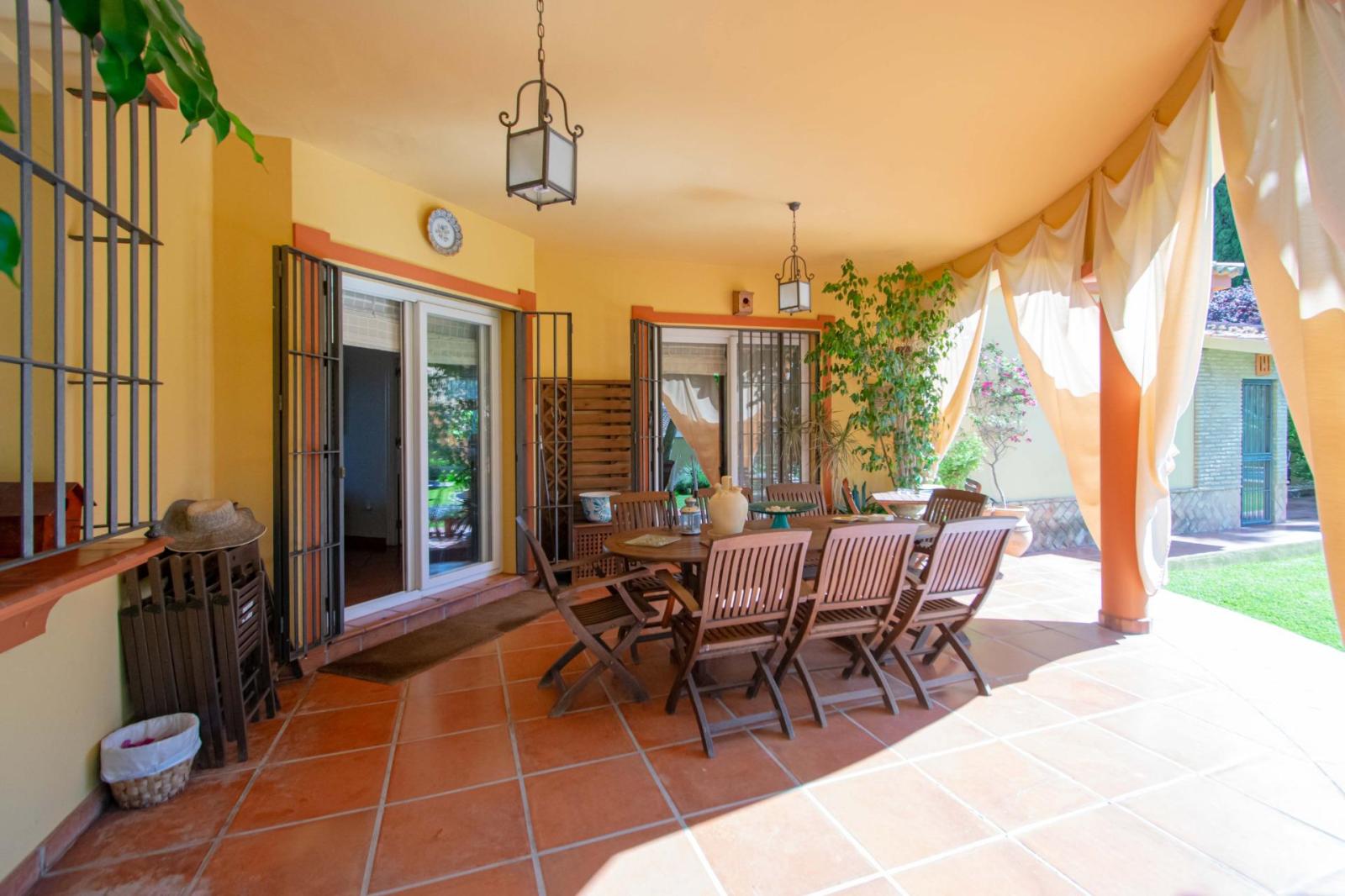 Chalet for Sale in Valencina de la Concepción