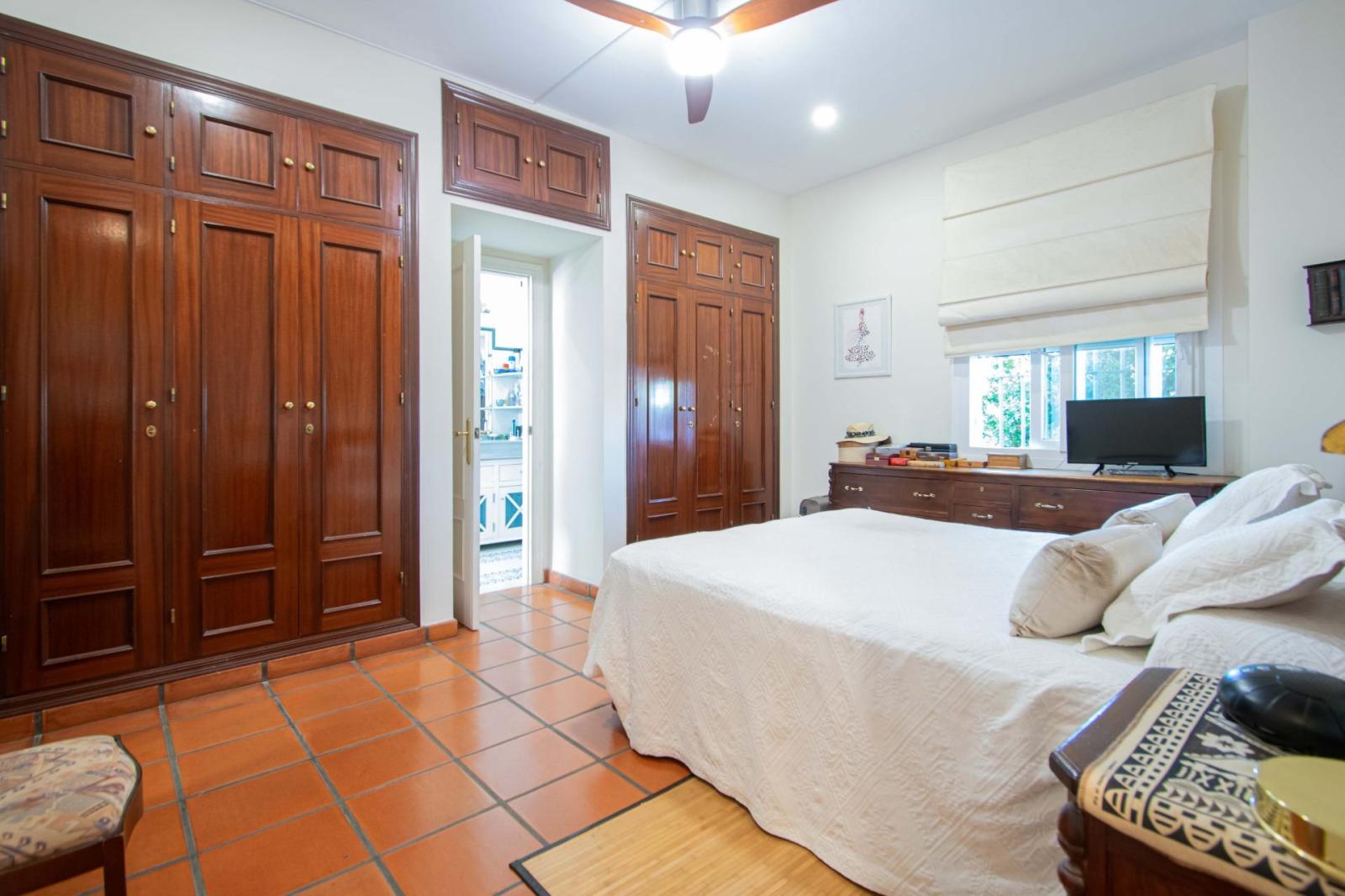 Chalet for Sale in Valencina de la Concepción