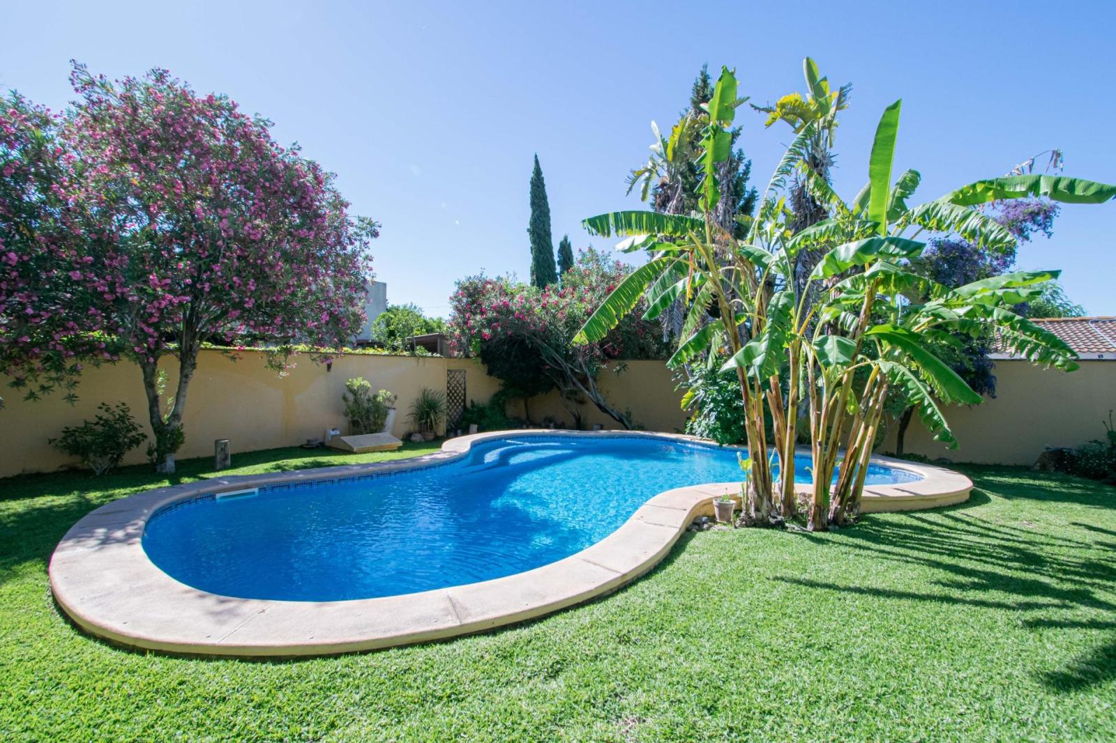 Chalet for Sale in Valencina de la Concepción