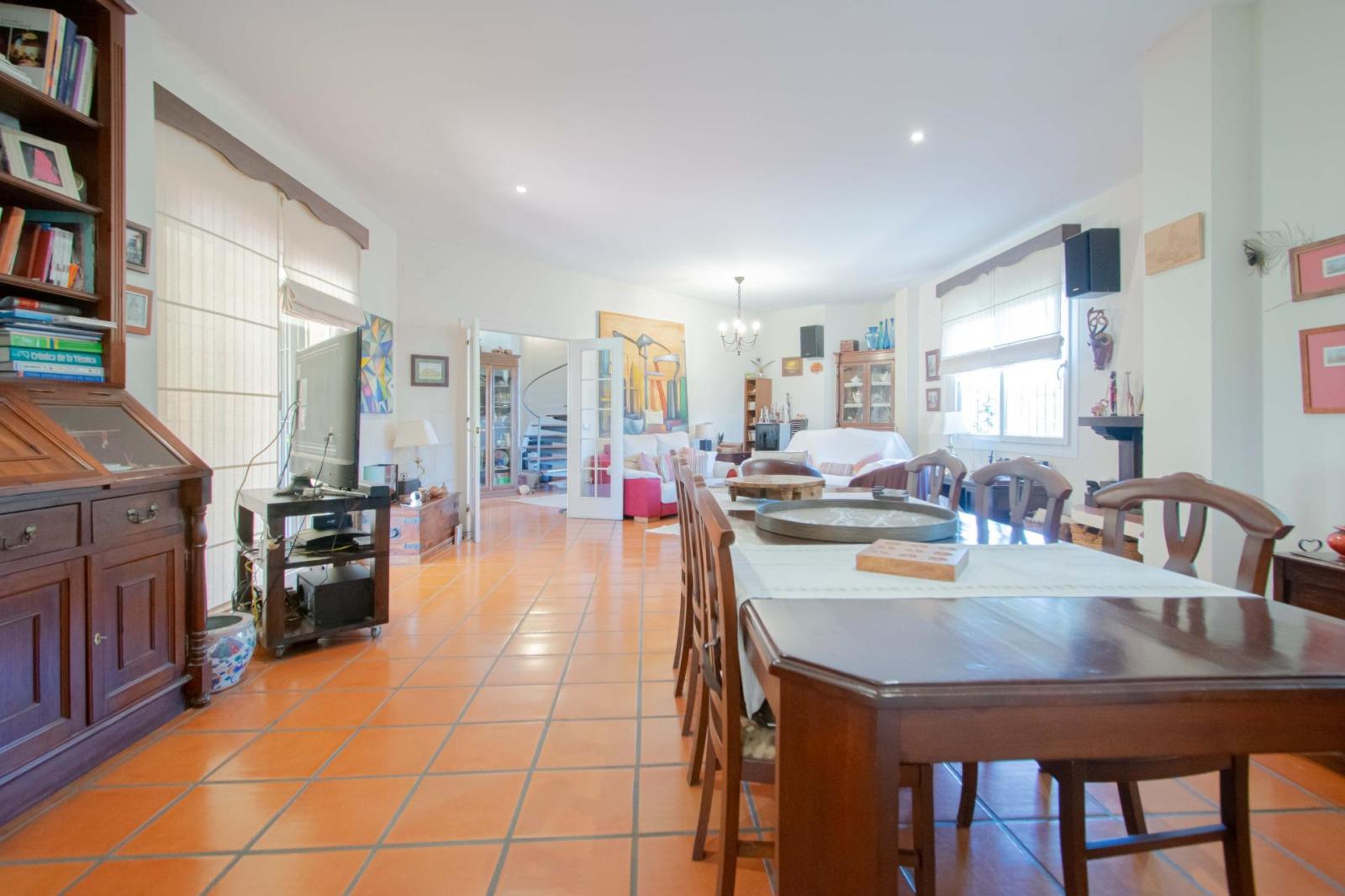 Chalet for Sale in Valencina de la Concepción