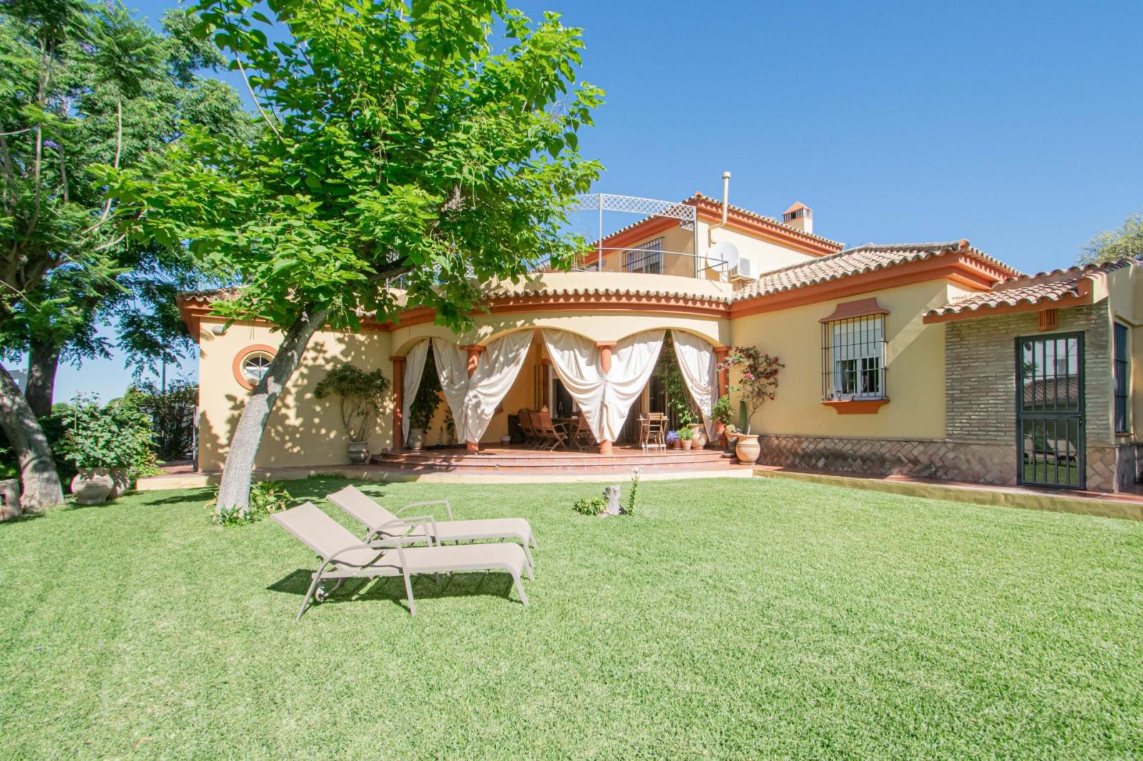 Chalet for Sale in Valencina de la Concepción