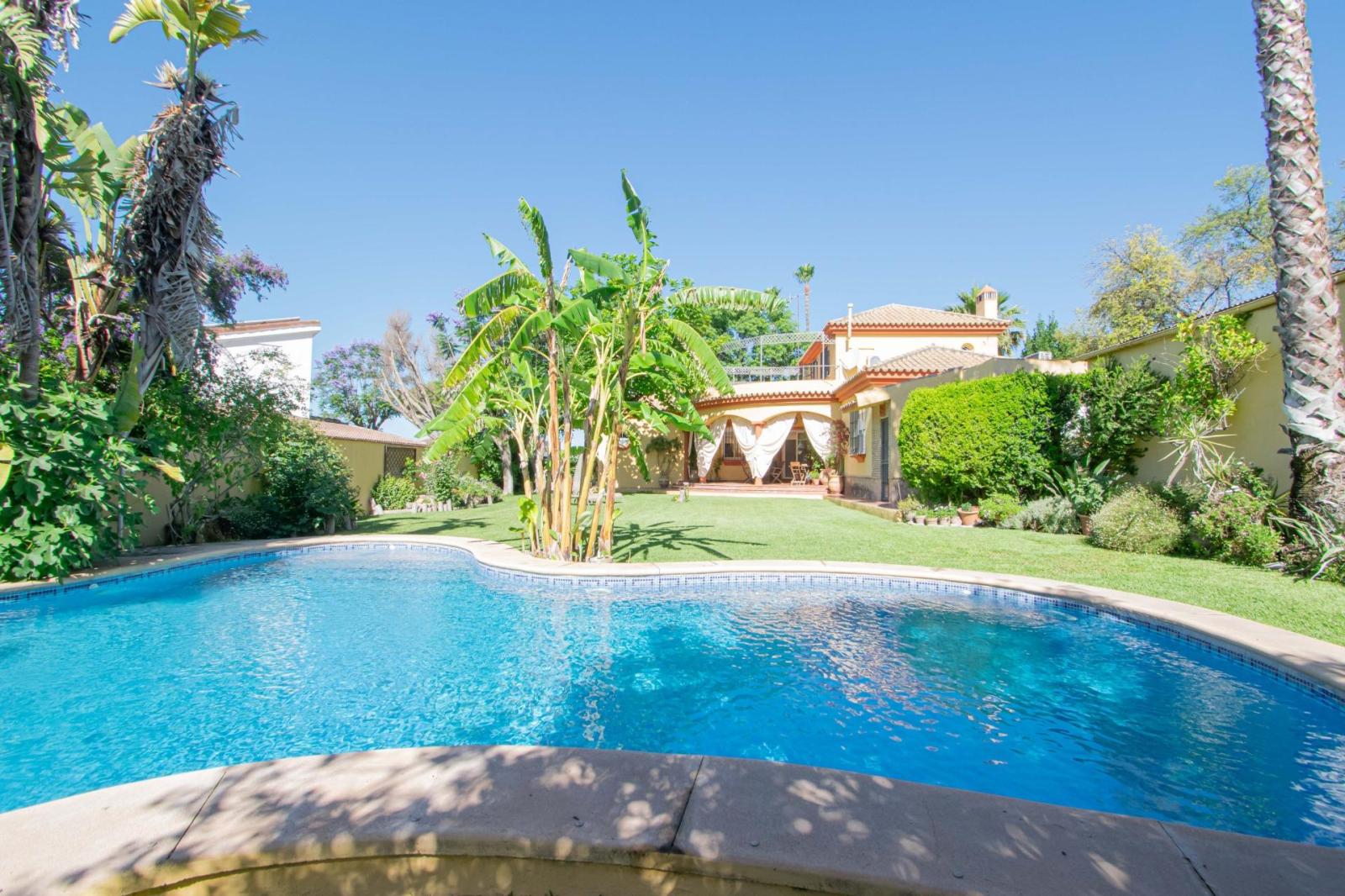 Chalet for Sale in Valencina de la Concepción