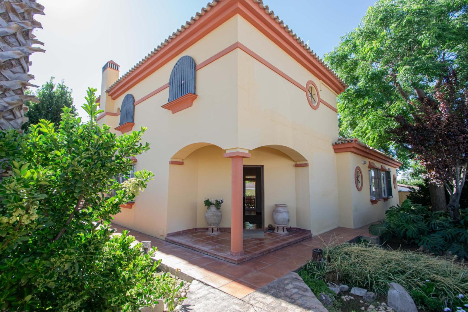 Chalet for Sale in Valencina de la Concepción