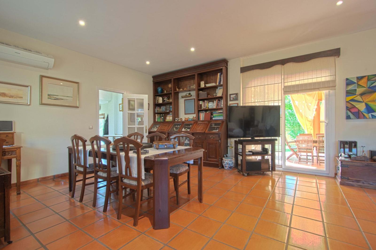 Chalet for Sale in Valencina de la Concepción