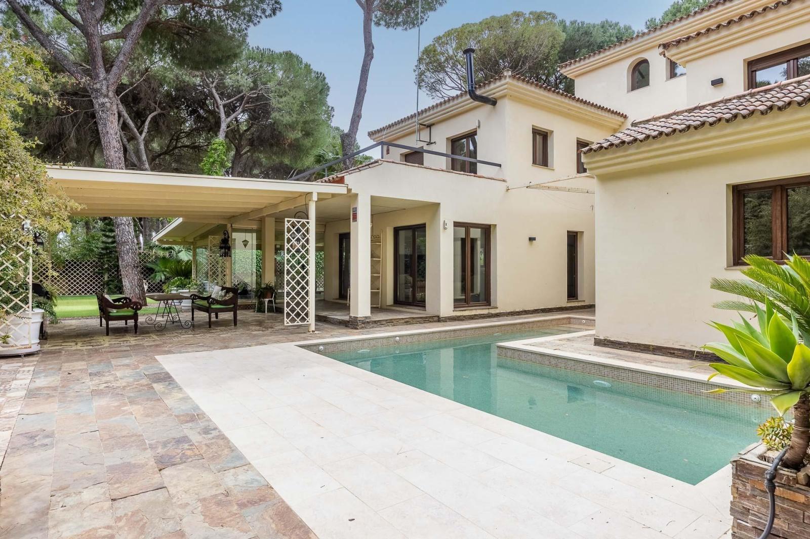 Villa for Sale in Bollullos de la Mitación