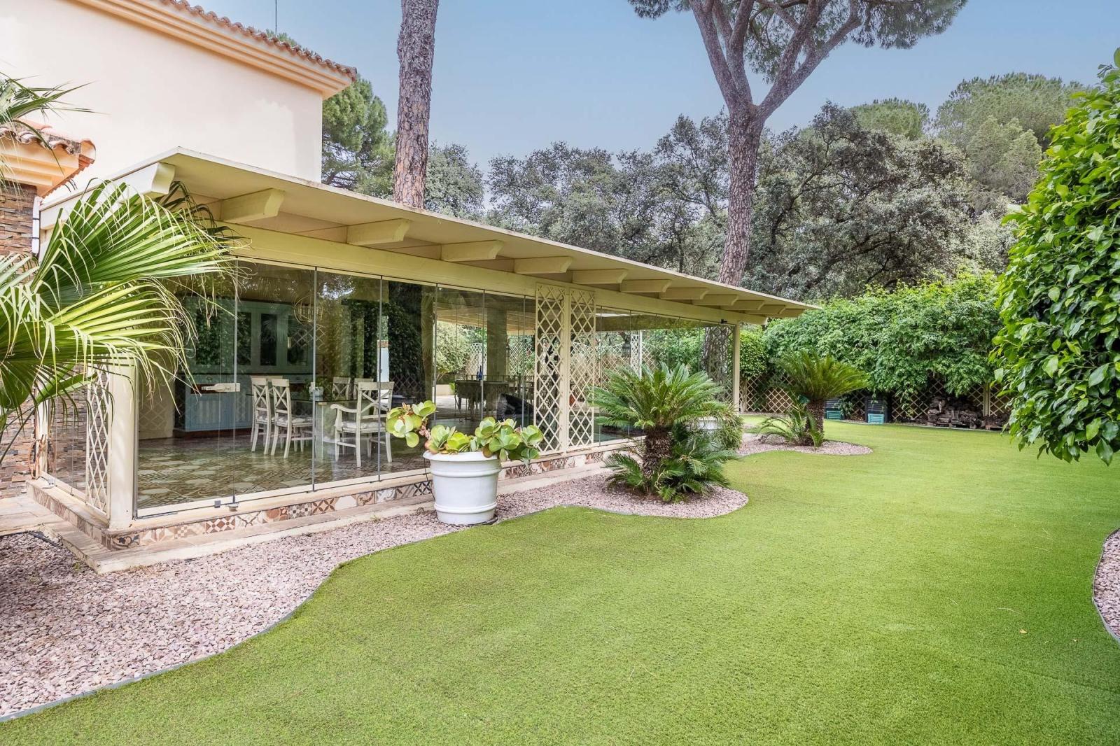 Villa for Sale in Bollullos de la Mitación