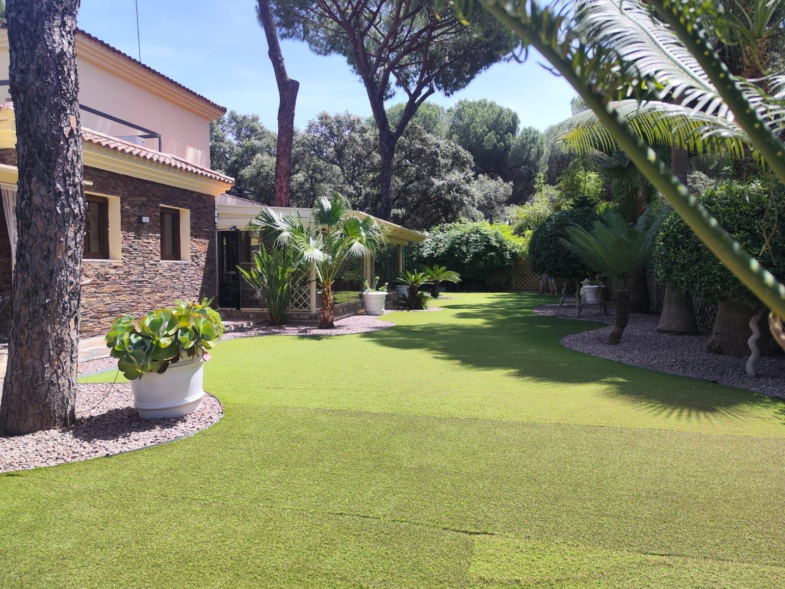 Villa for Sale in Bollullos de la Mitación