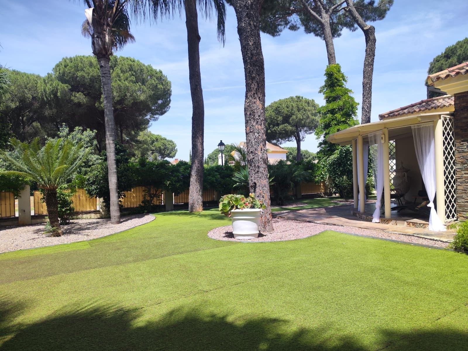 Villa for Sale in Bollullos de la Mitación