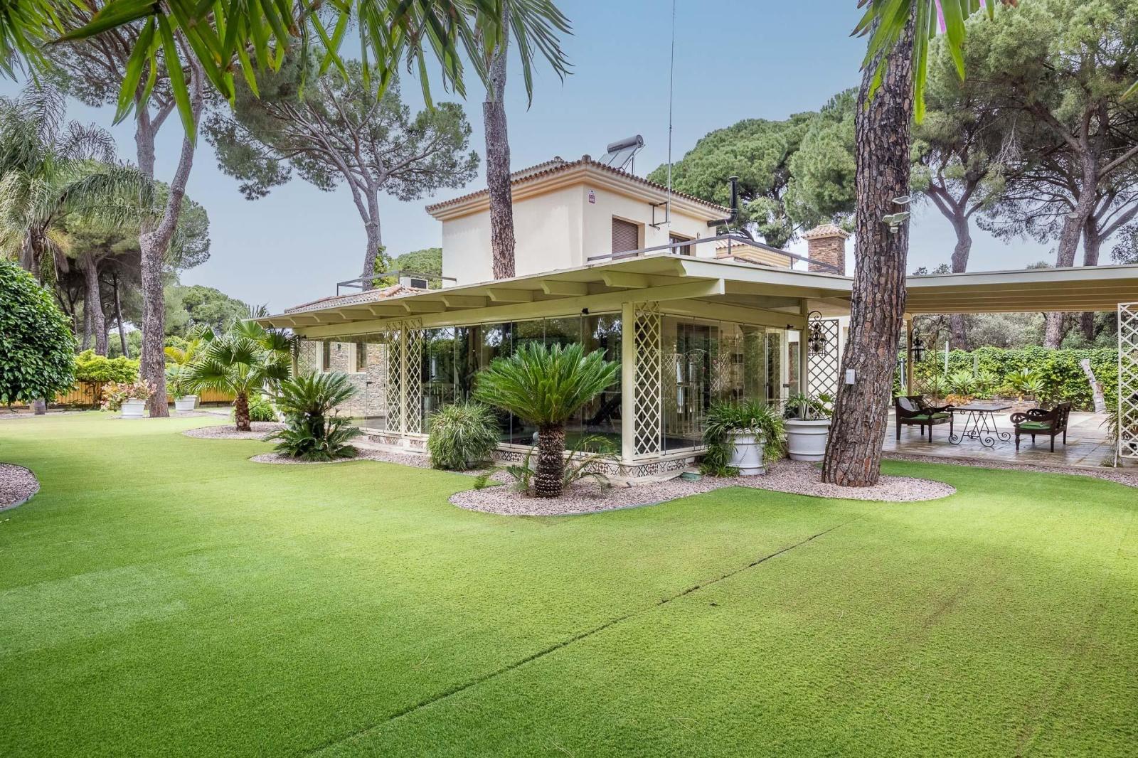 Villa for Sale in Bollullos de la Mitación