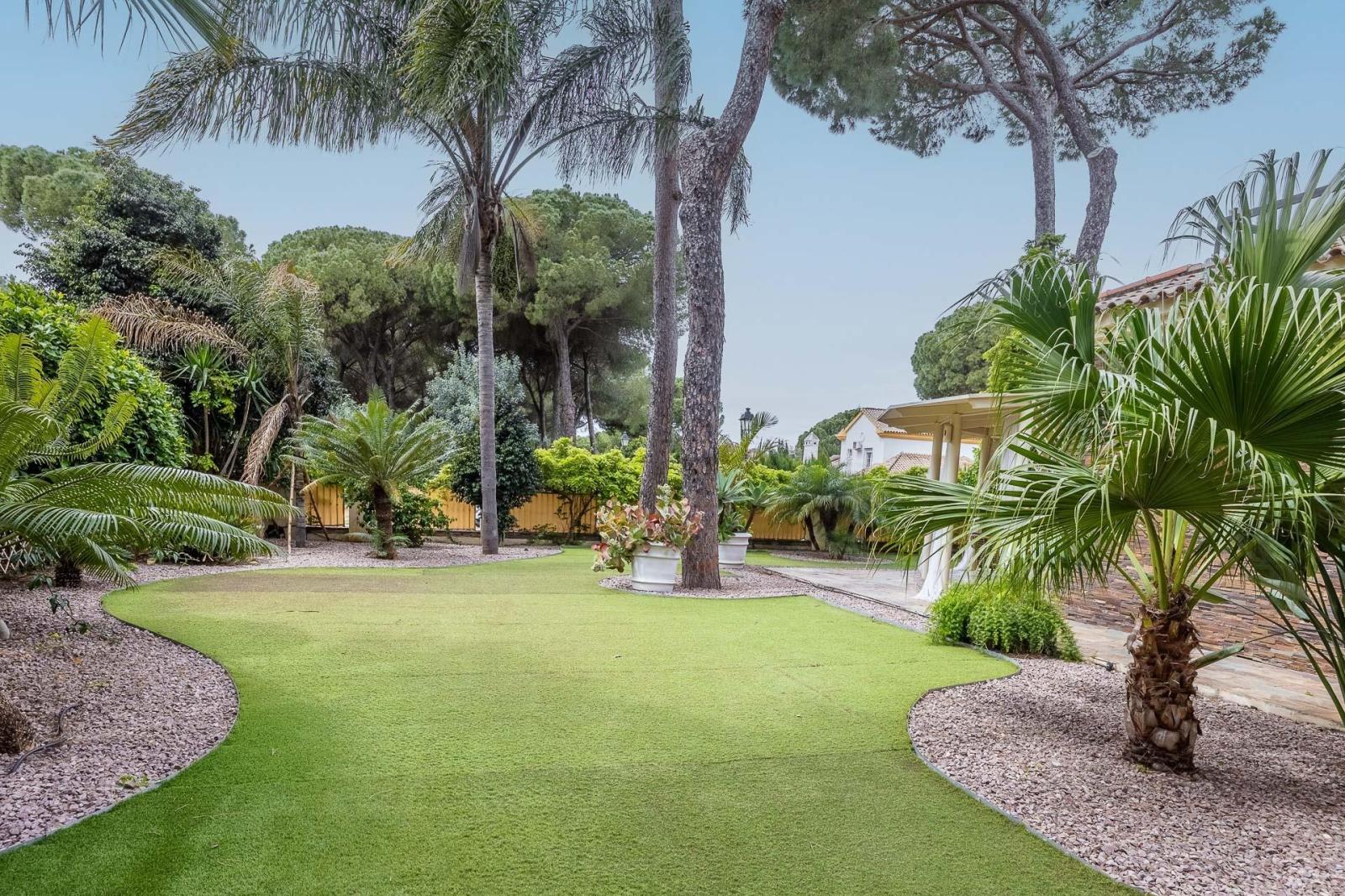 Villa for Sale in Bollullos de la Mitación